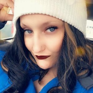 Meet your Posher, Monique